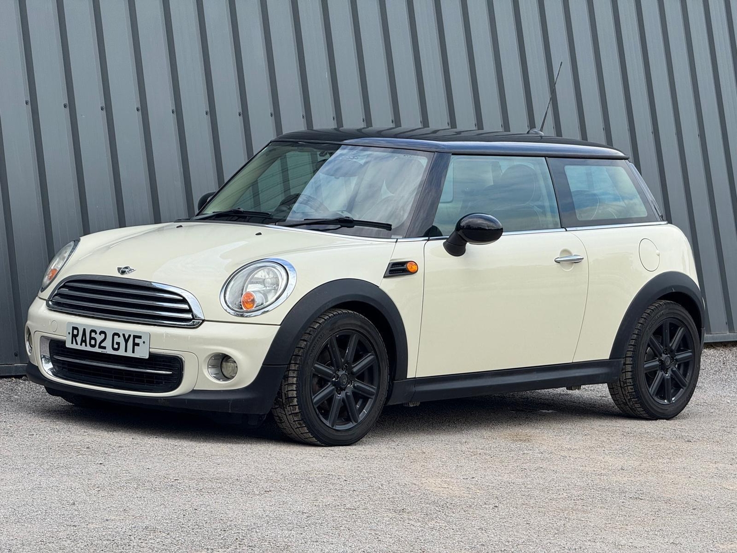 Mini Hatch 2013 - Cars in Farnham