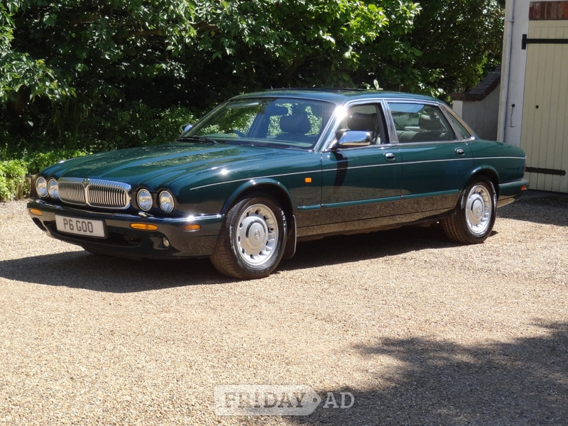 Daimler V8 1997 in Northampton
