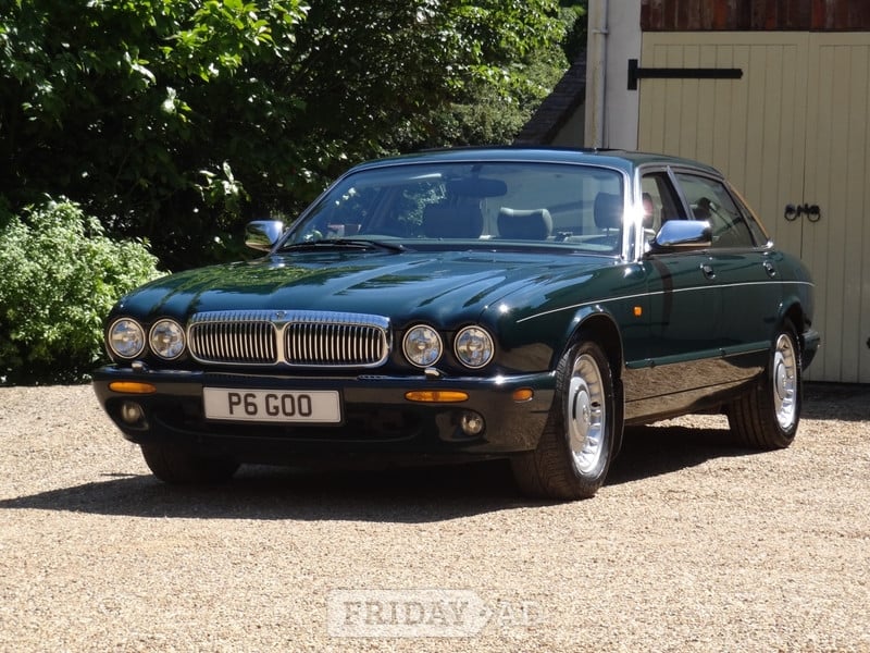 Daimler V8 1997 - Cars in Northampton