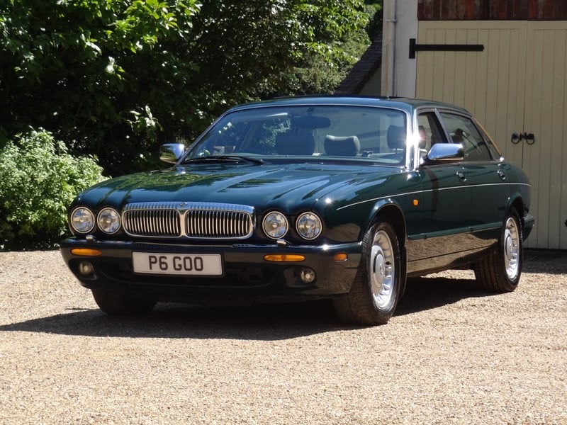 Daimler V8 1997 - Cars in Northampton