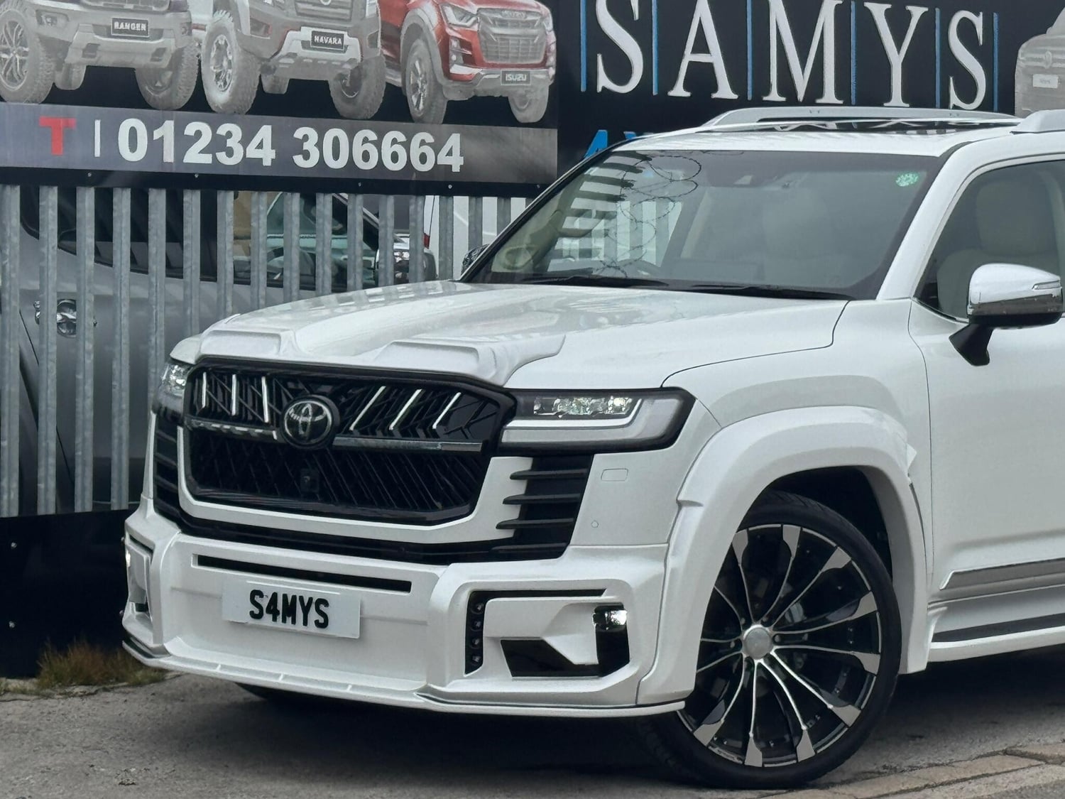 Toyota Land Cruiser 2023 - Cars in Bedford