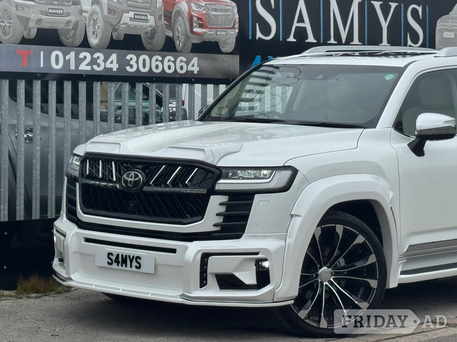 Toyota Land Cruiser 2023 - Cars in Bedford