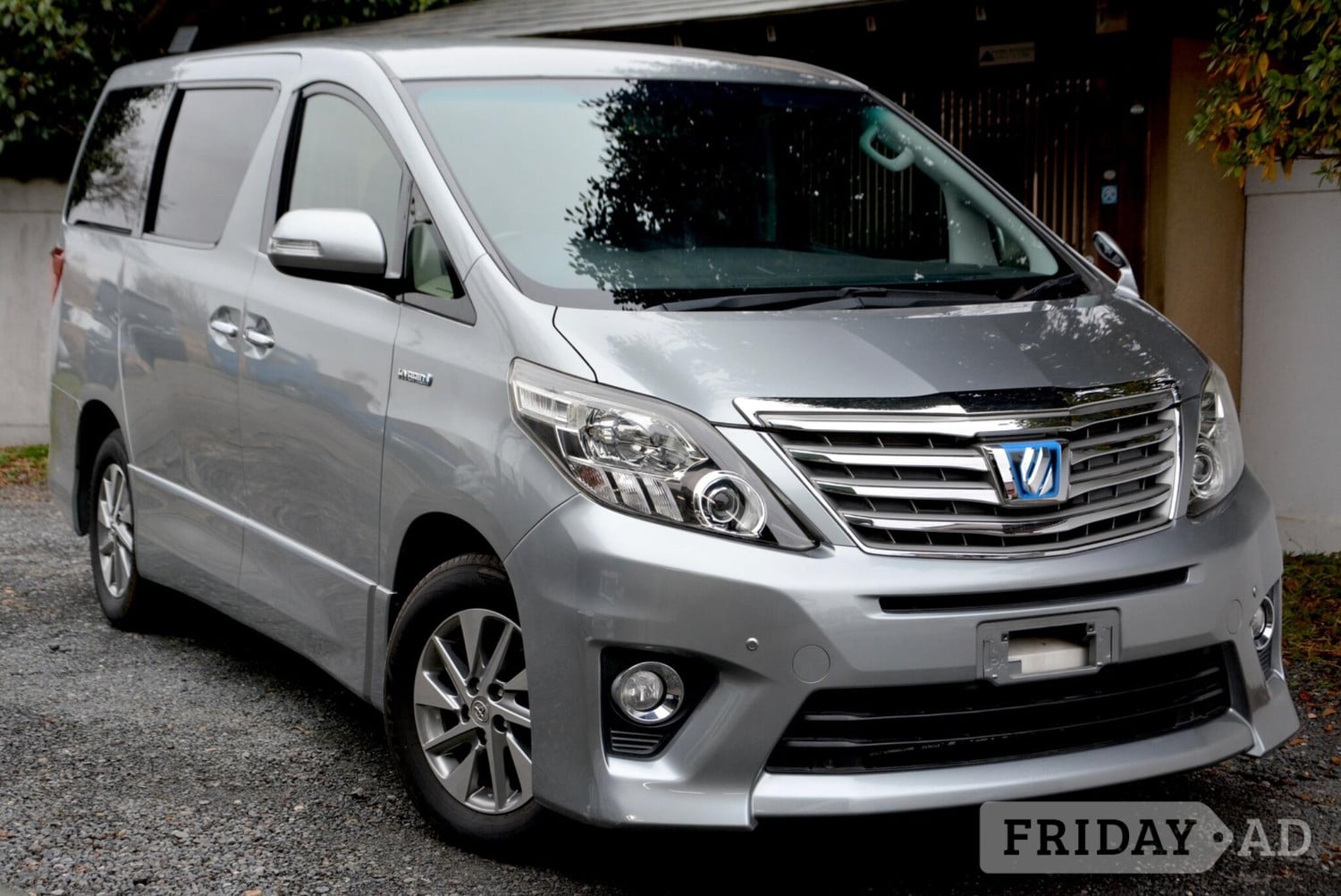 Toyota Alphard 2012 in Chingford