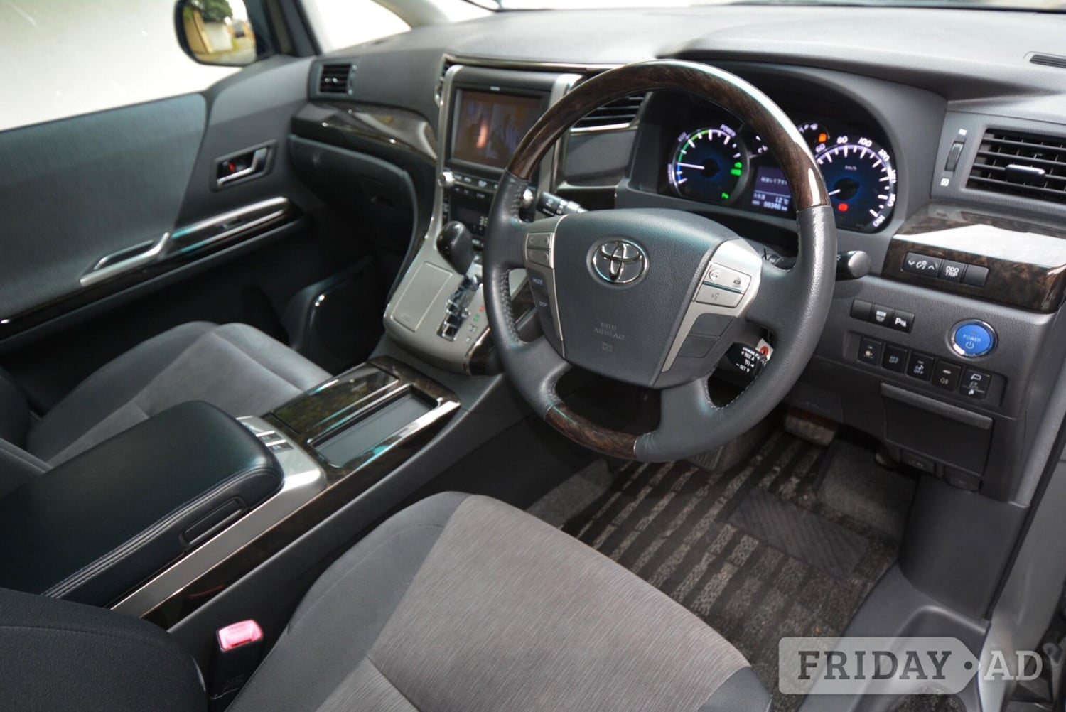 Toyota Alphard Chingford
