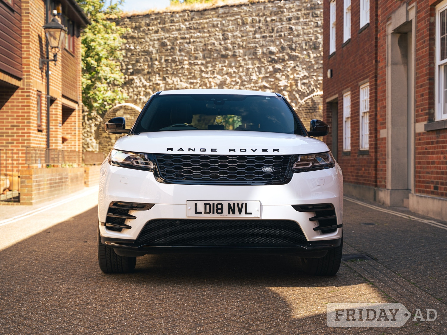[ berth ]Land Rover Range Rover Velar