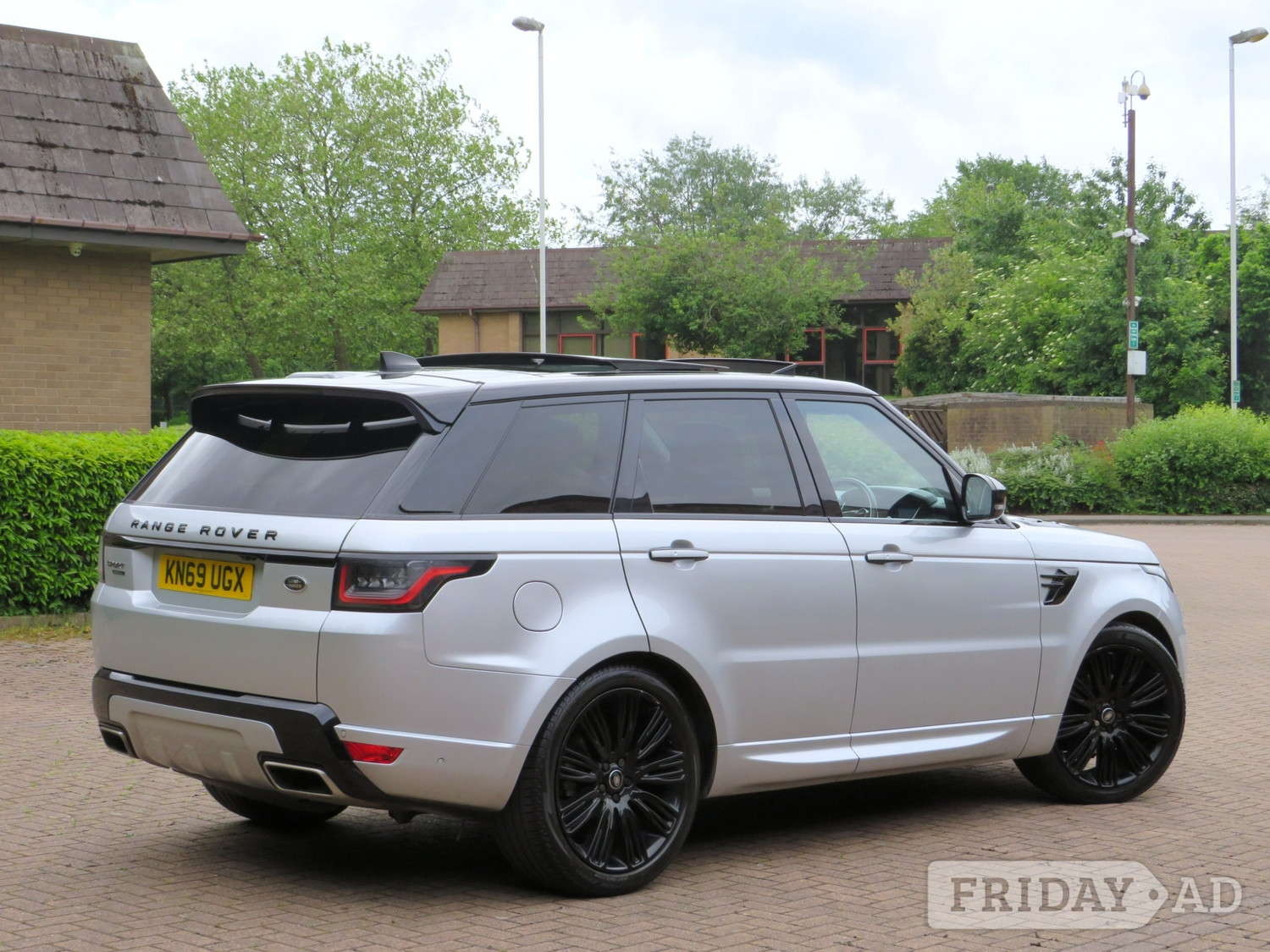 [ berth ]Land Rover Range Rover Sport