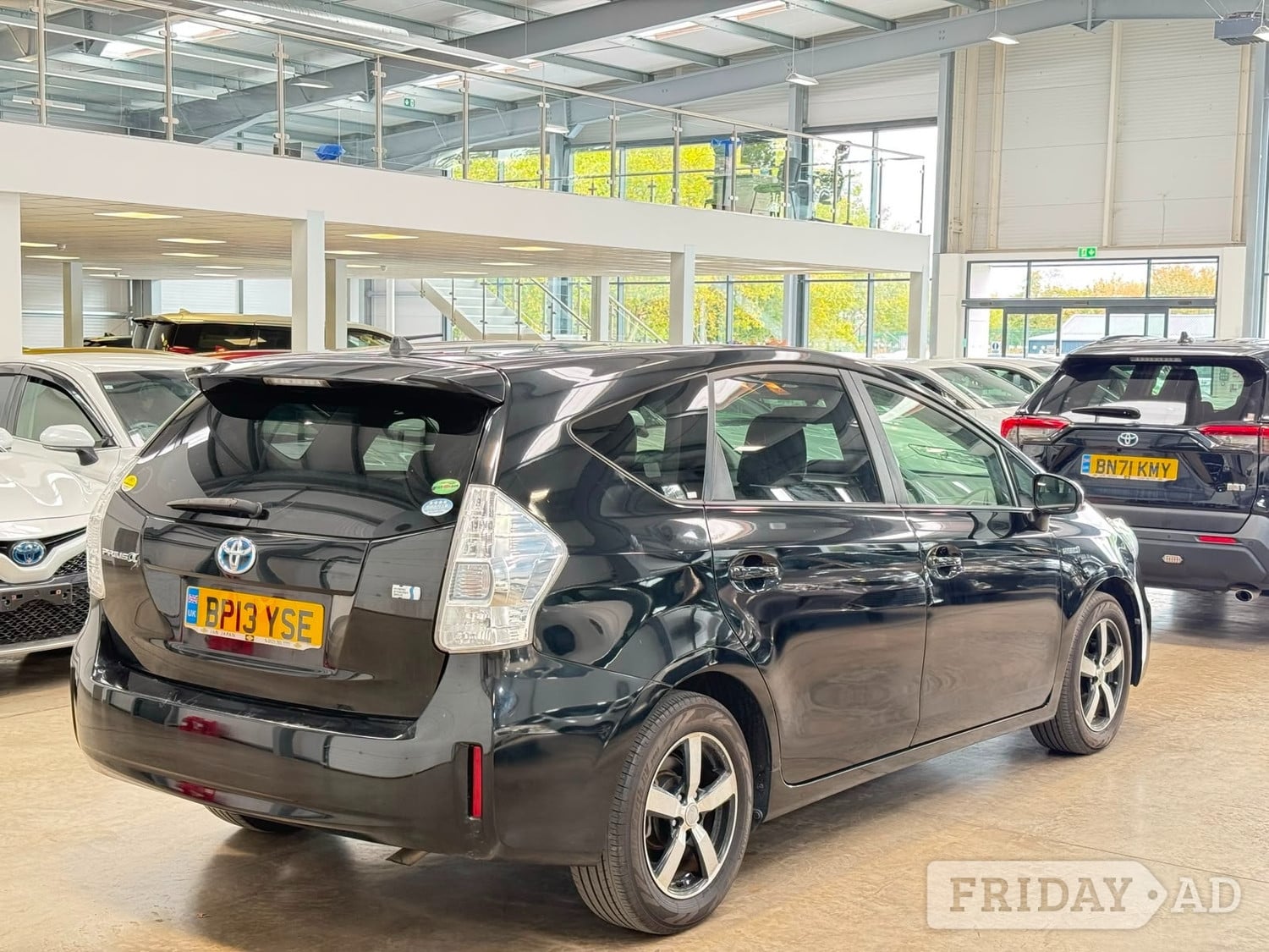 [ berth ]Toyota 7 Seat Prius