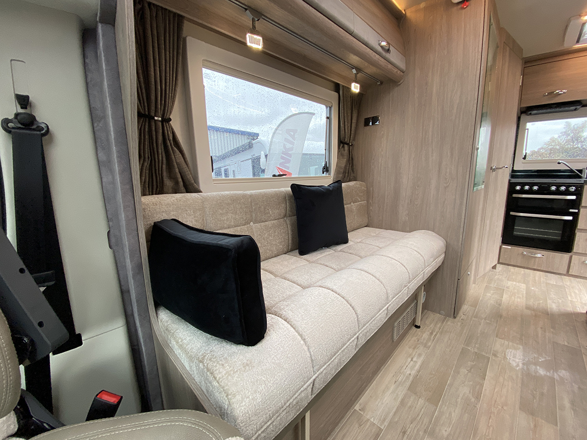[2 berth ]Auto-Sleepers NUEVO EK PLUS