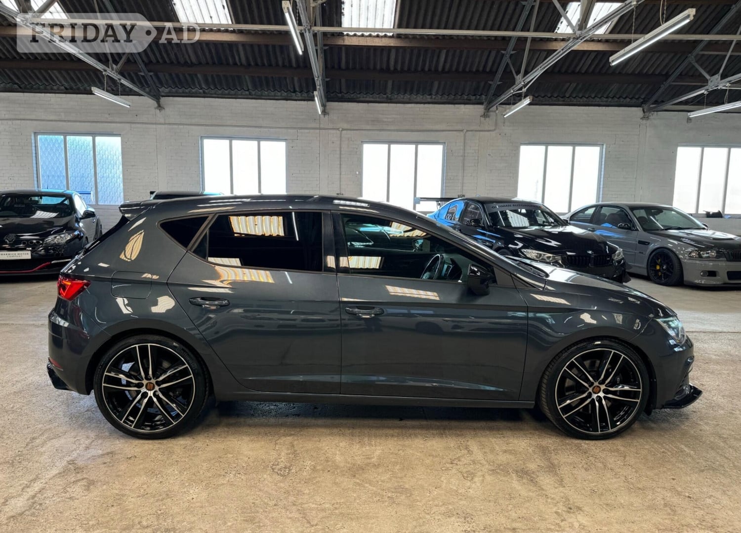 [ berth ]SEAT Leon