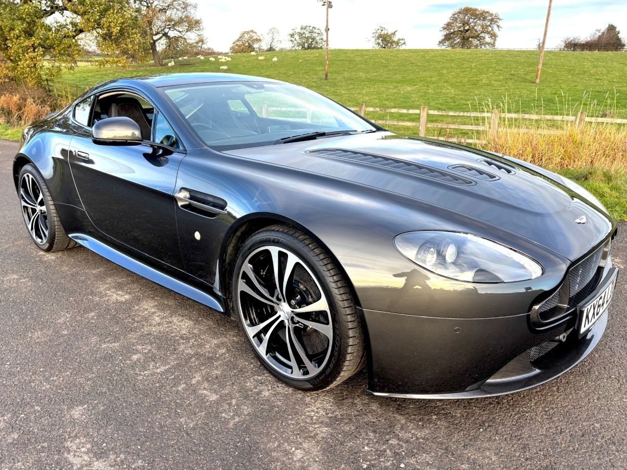 Aston Martin Vantage 2014 in Stockport