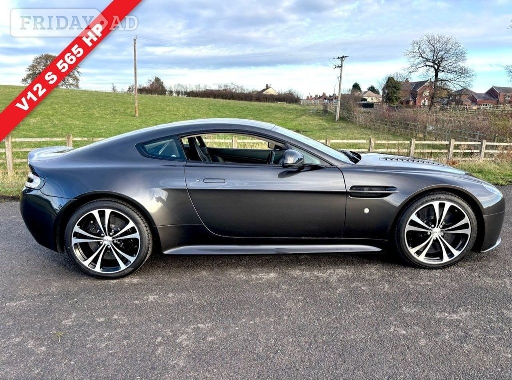 Aston Martin Vantage 2014 in Stockport