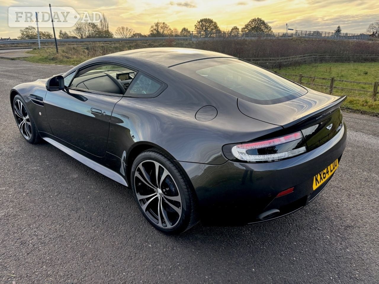 Aston Martin Vantage 2014 - Cars