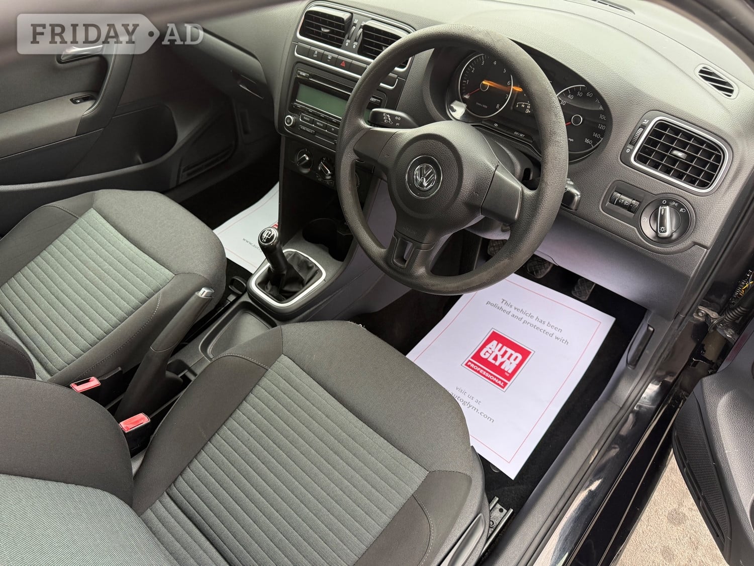 Volkswagen Polo 2011 - Cars