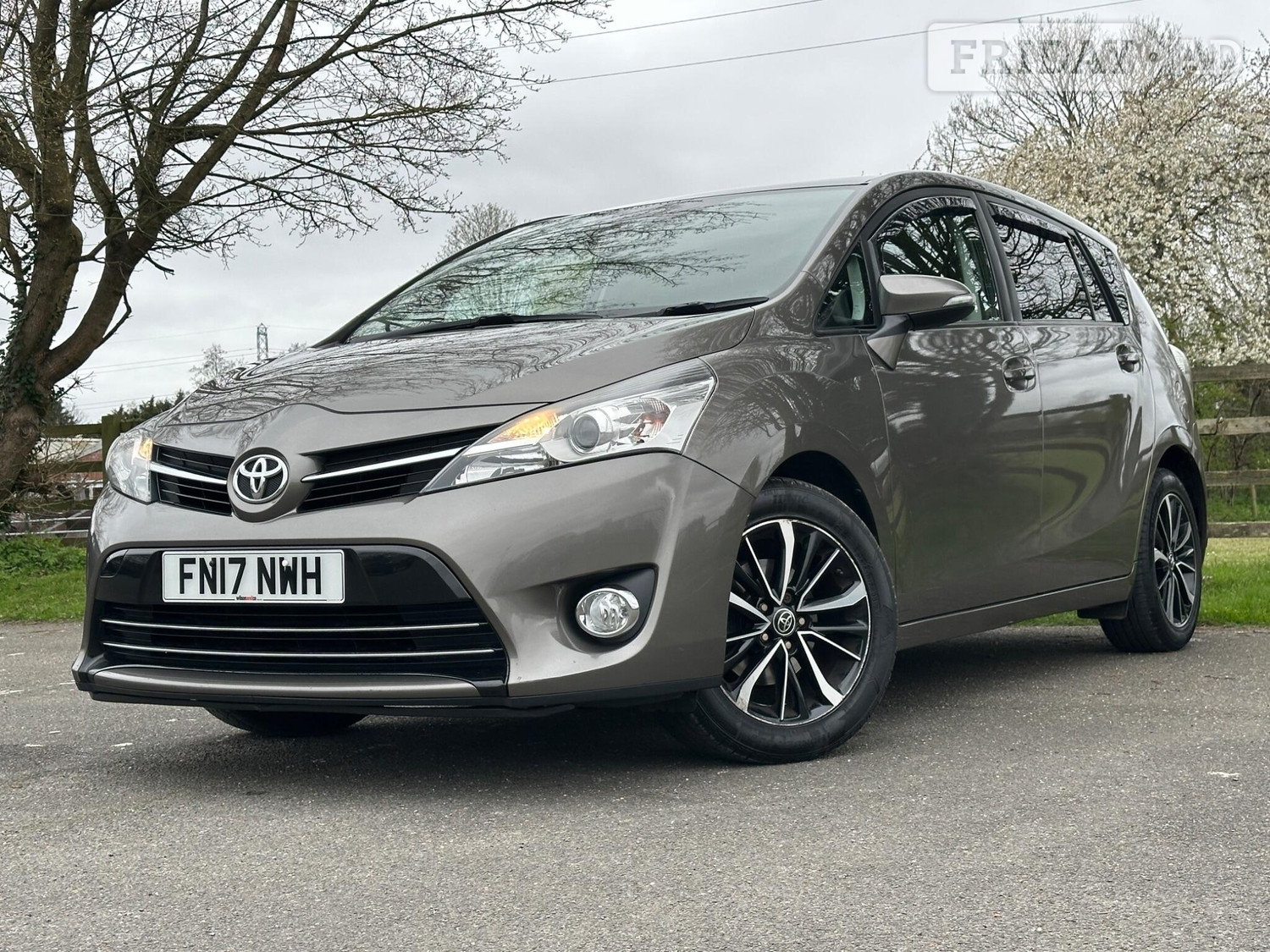 Toyota Verso 2017 - Cars in Slough