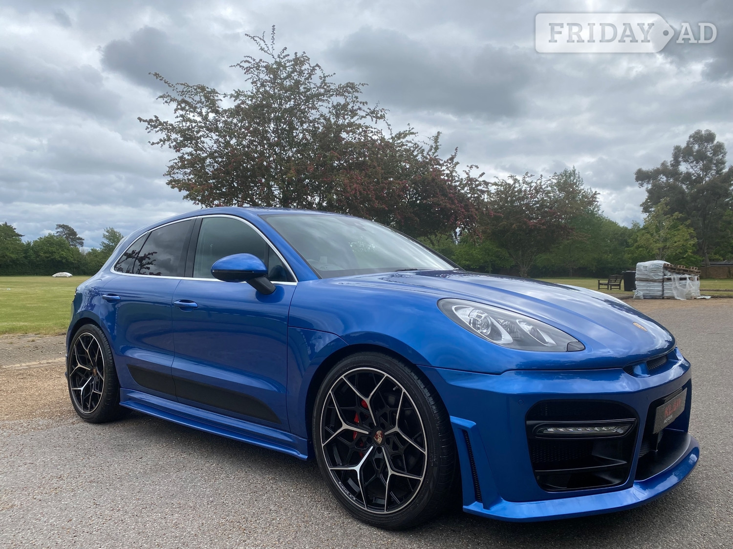 [ berth ]Porsche Macan