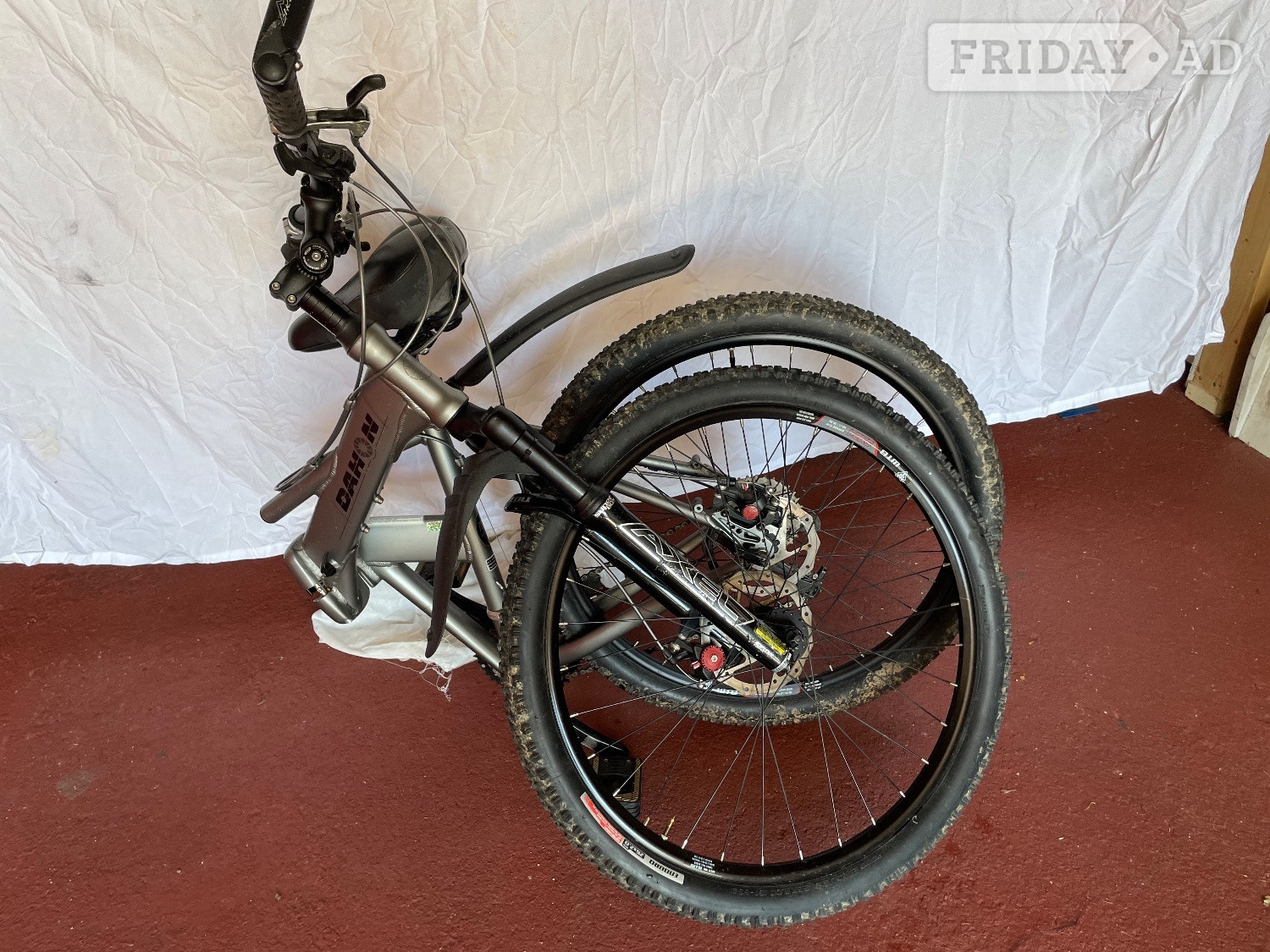 Folding mountain bikes
