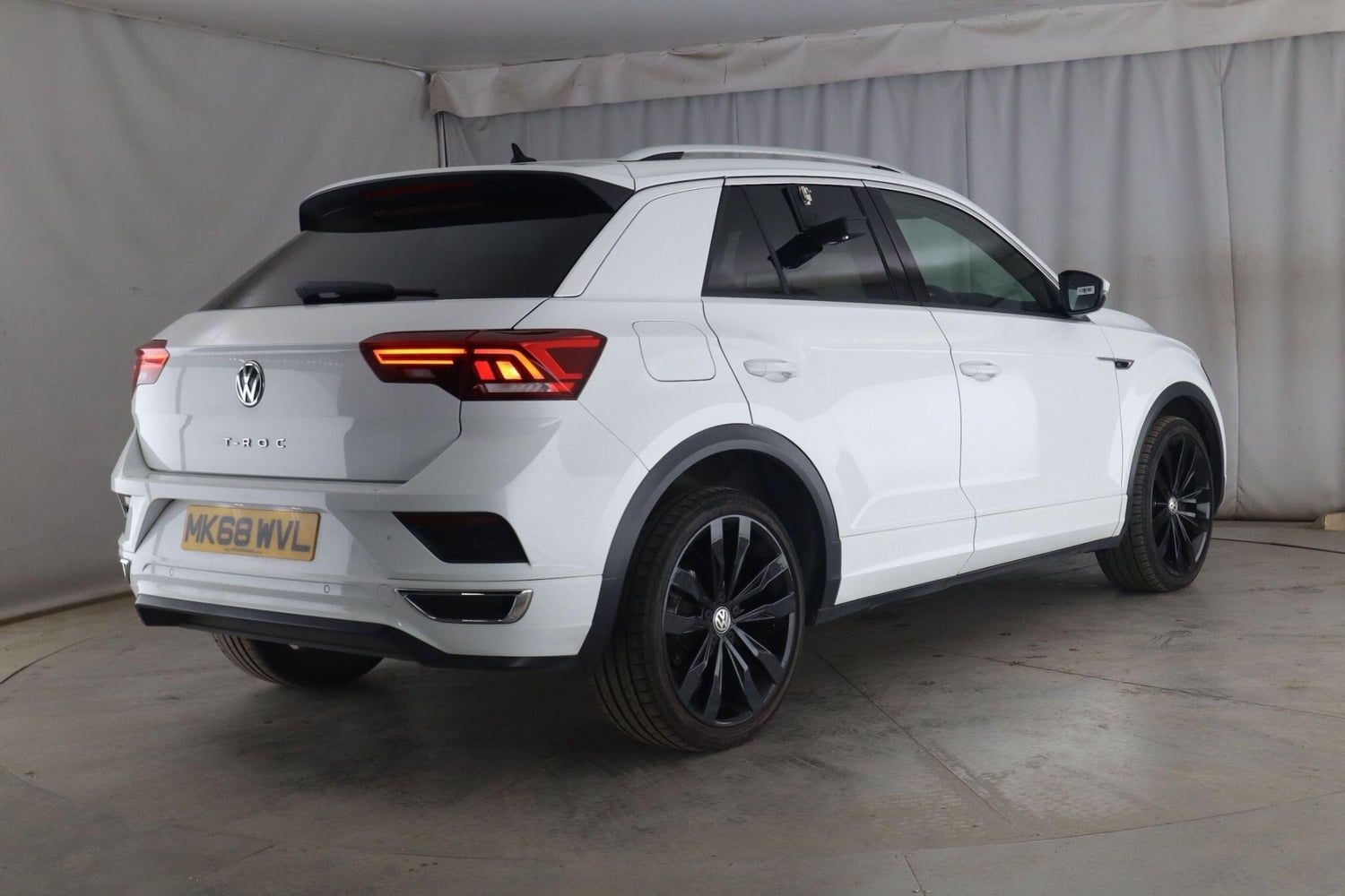 Volkswagen T-Roc 2018 - Cars
