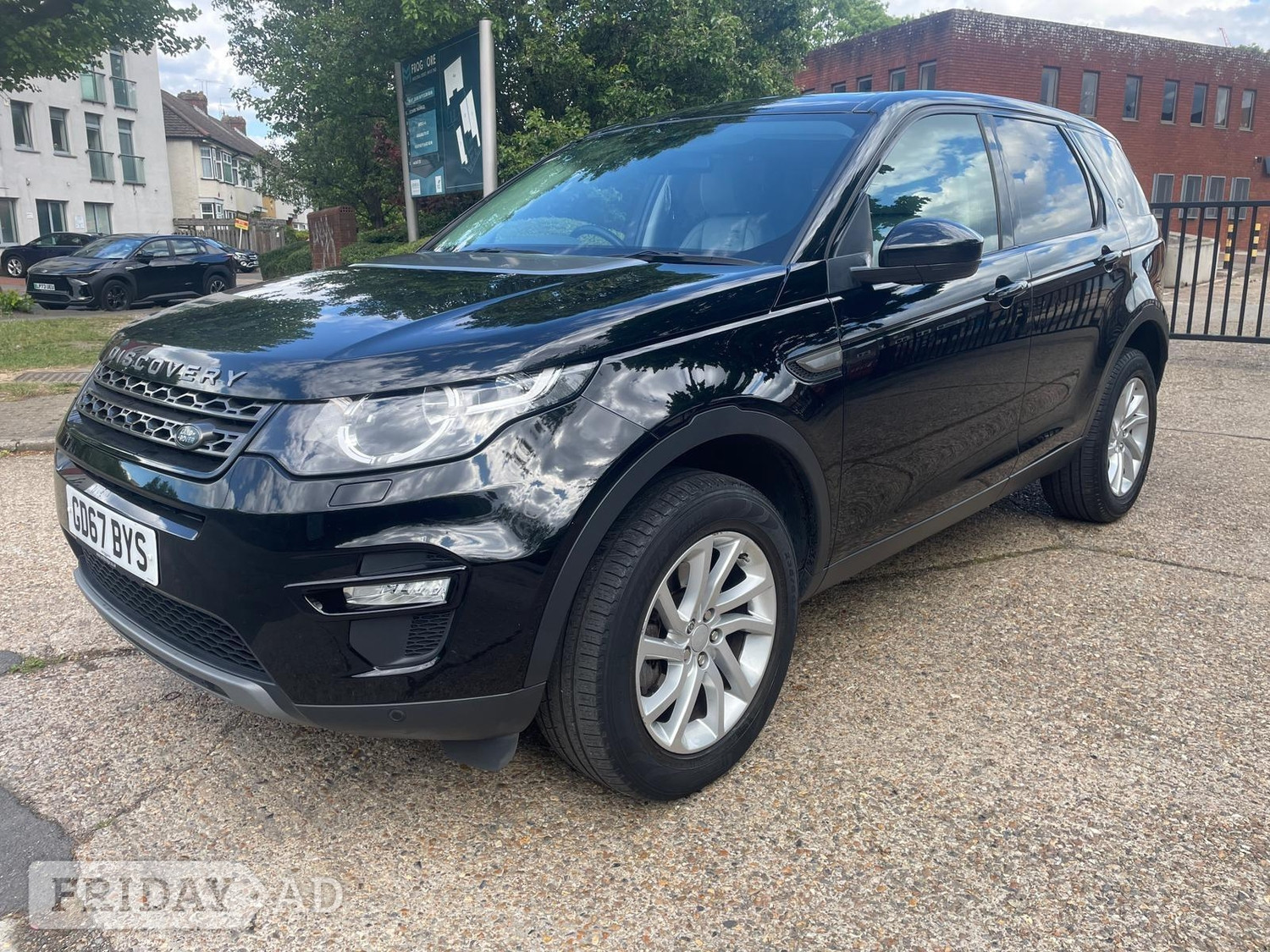 [ berth ]Land Rover Discovery Sport