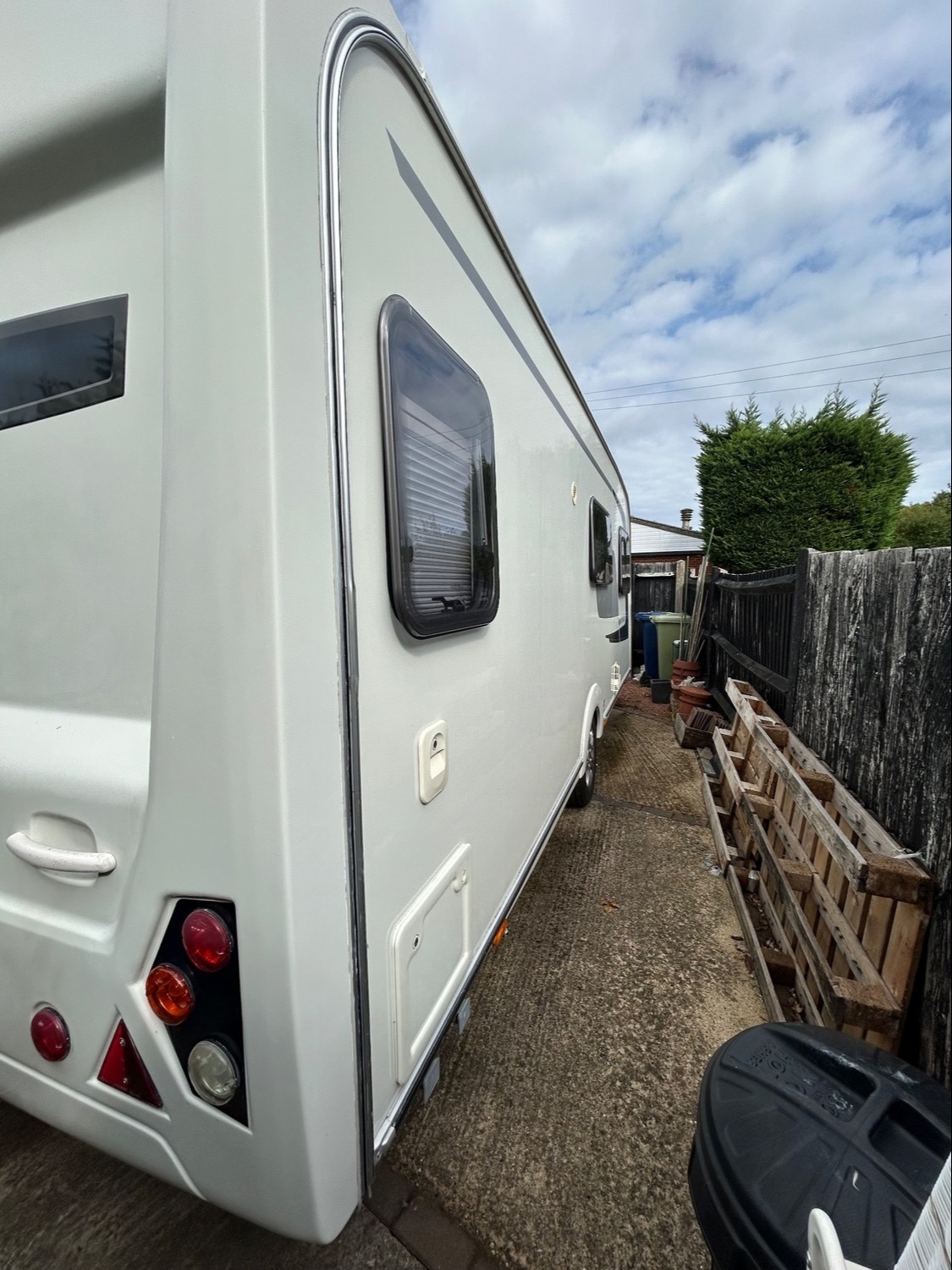 AS Caravans Mayfair 2012 - Motorhomes & Caravans in Godalming