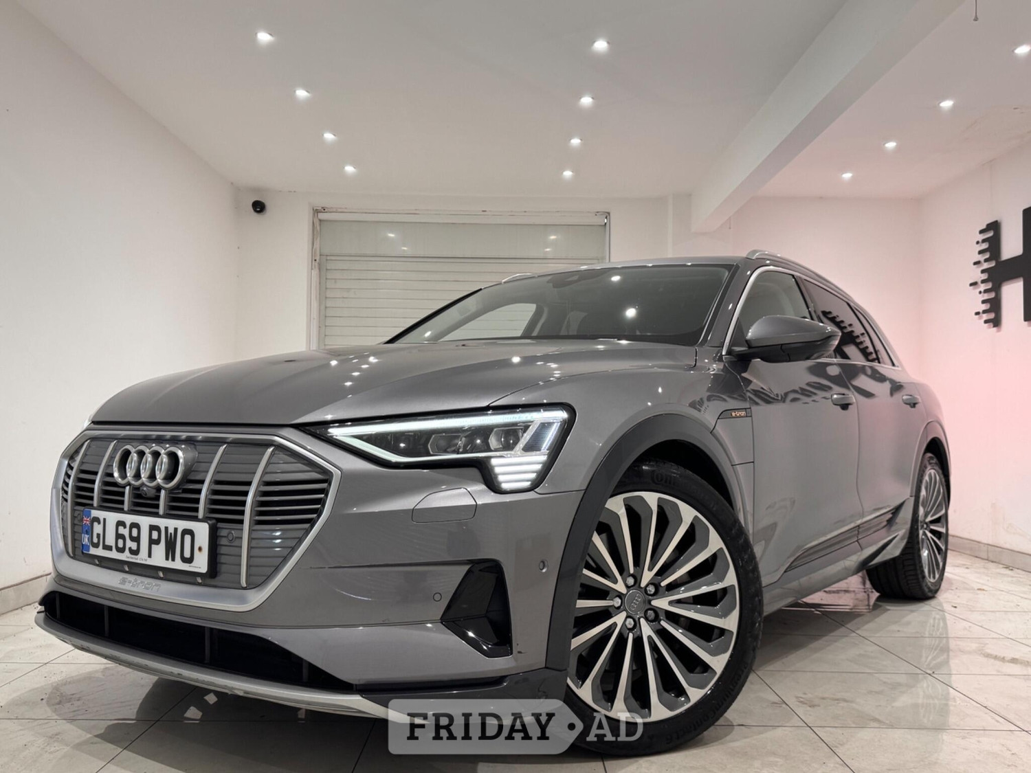 Audi e-tron 2020 - Cars in Hounslow