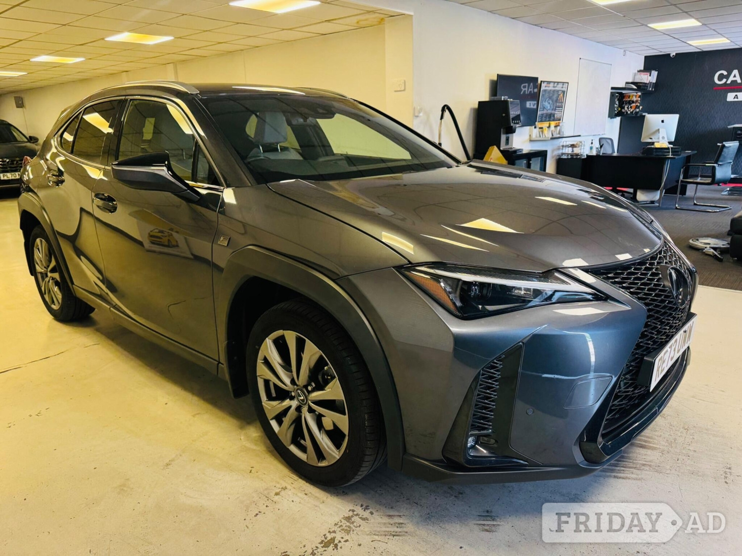 [ berth ]Lexus UX