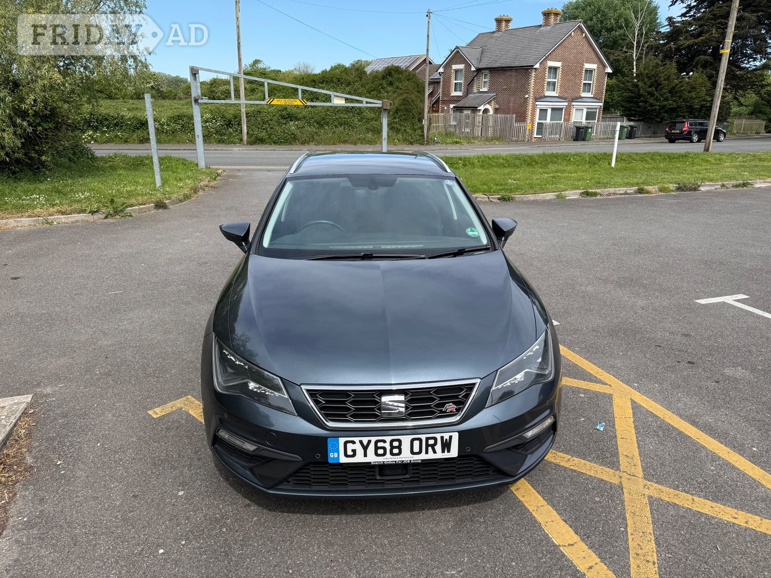 [ berth ]SEAT Leon