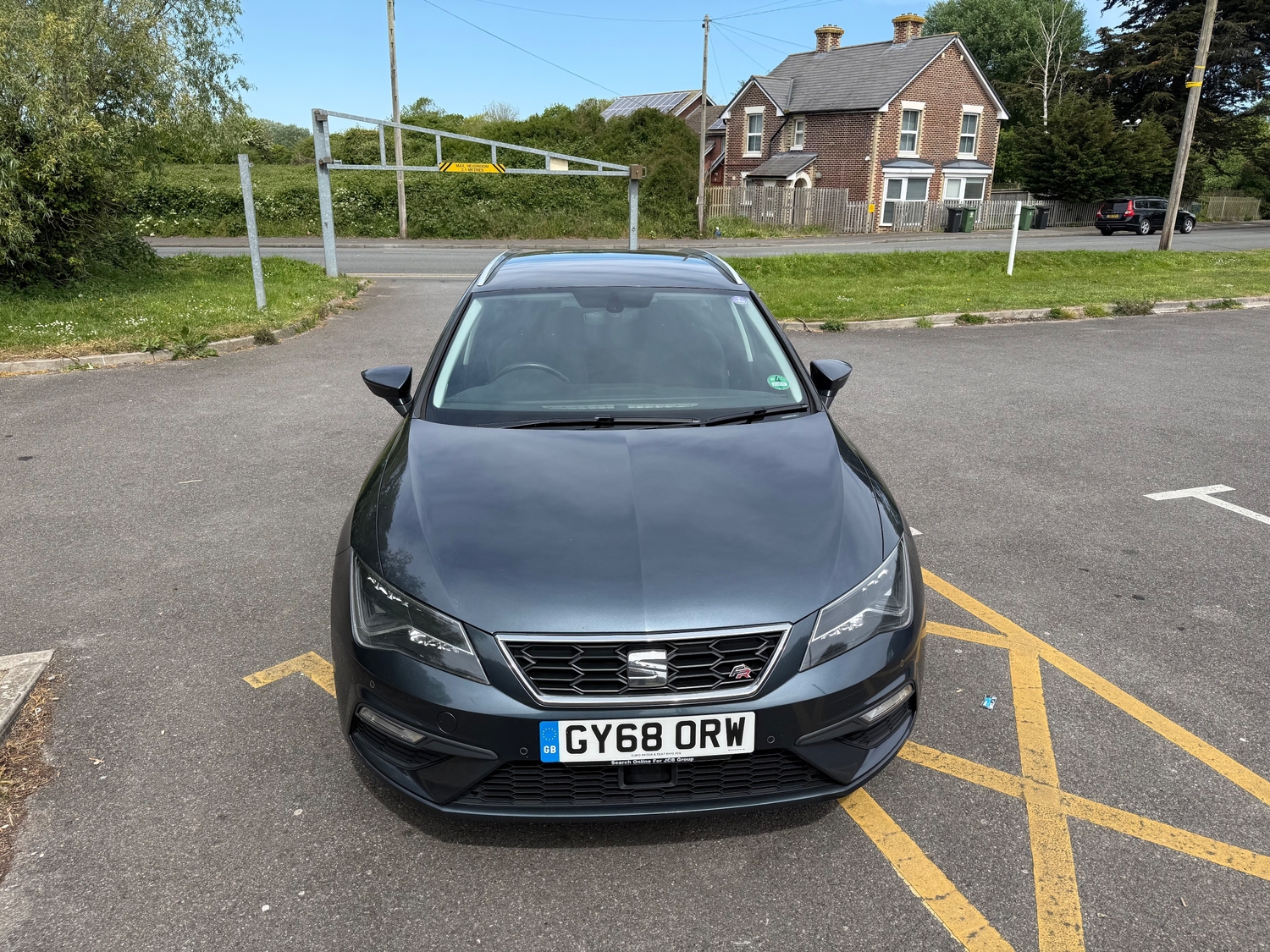 [ berth ]SEAT Leon