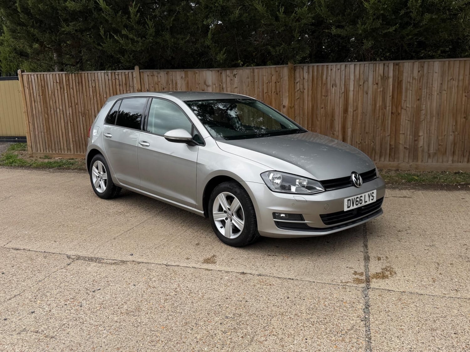 Volkswagen Golf 2016 - Cars