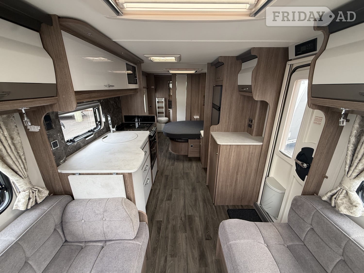 [4 berth ]Coachman VIP 675