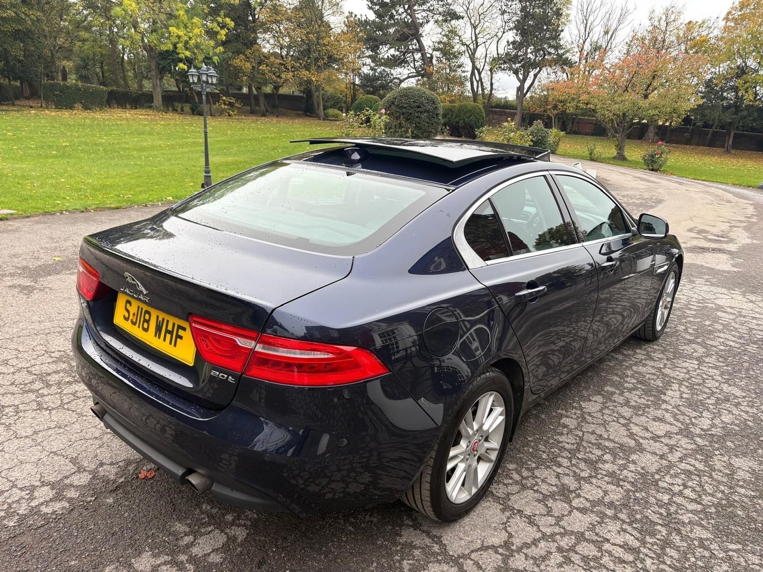 Jaguar XE 2018 - Cars