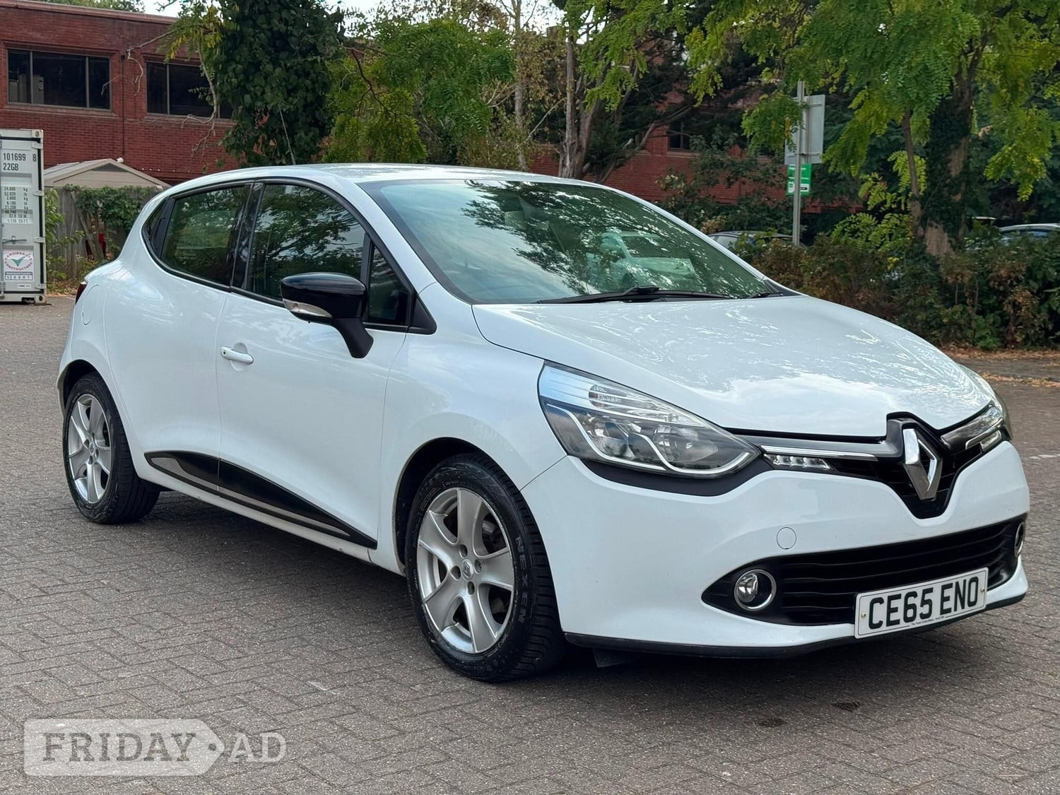 Renault Clio 2015 in Hillingdon