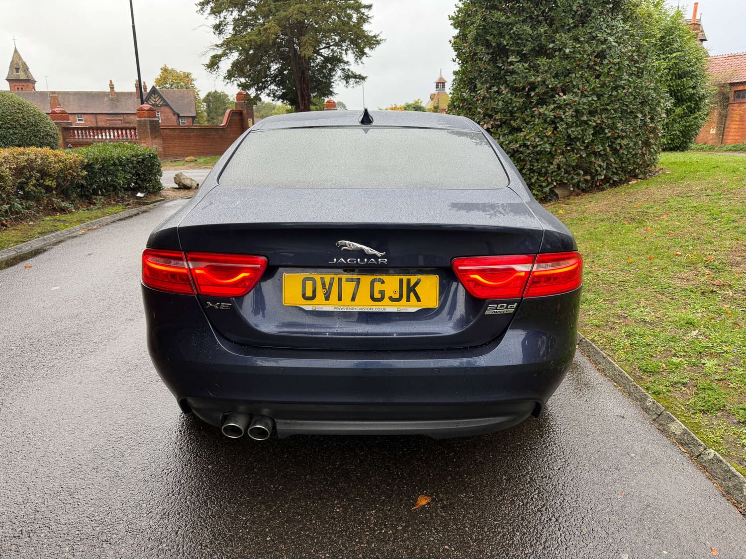 Jaguar XE 2017 - Cars in Leatherhead