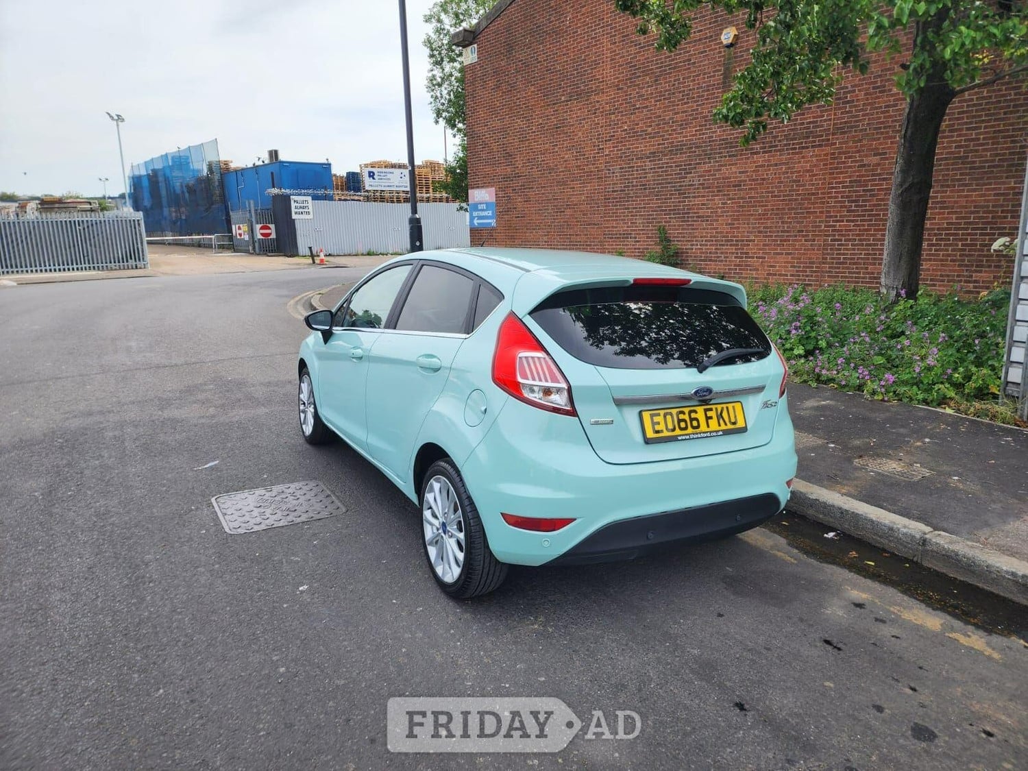 [ berth ]Ford Fiesta
