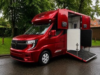 John Oates Transporter professional plus  Renault Horsebox