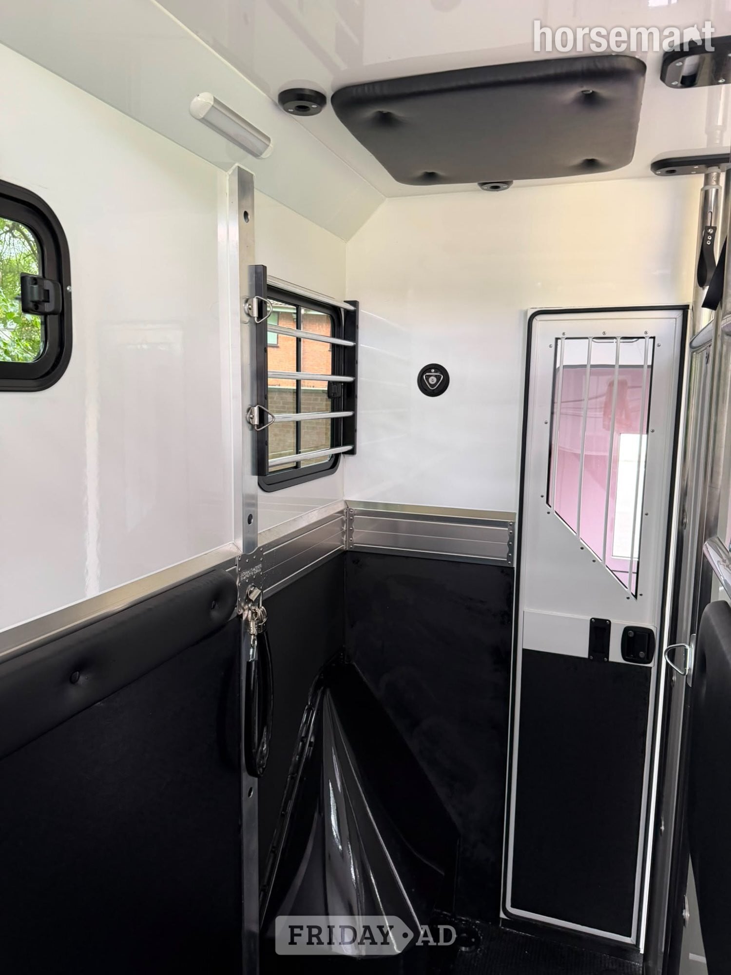 John Oates Transporter professional plus  Renault Horsebox - Trailers & Horseboxes