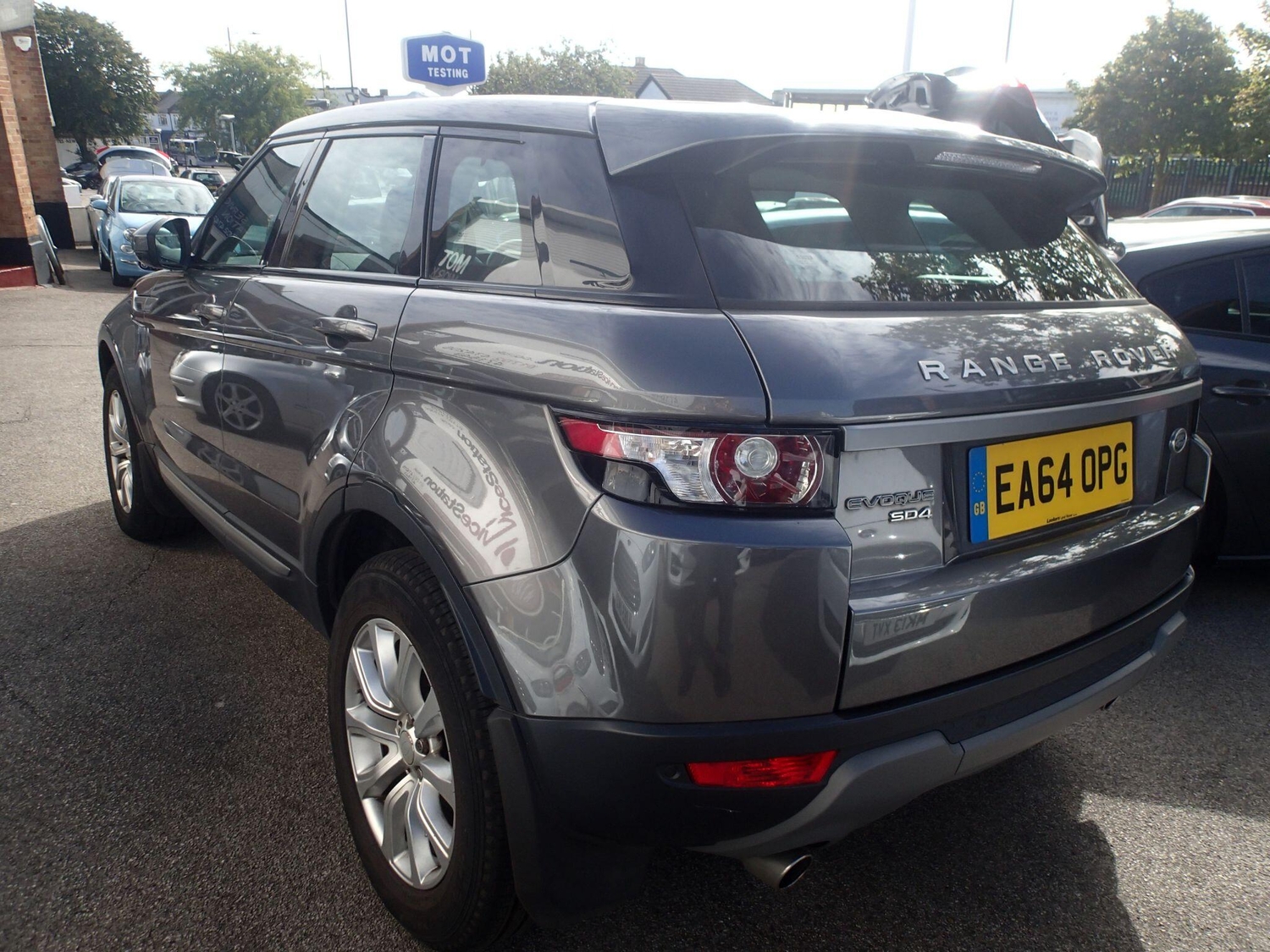 [ berth ]Land Rover Range Rover Evoque