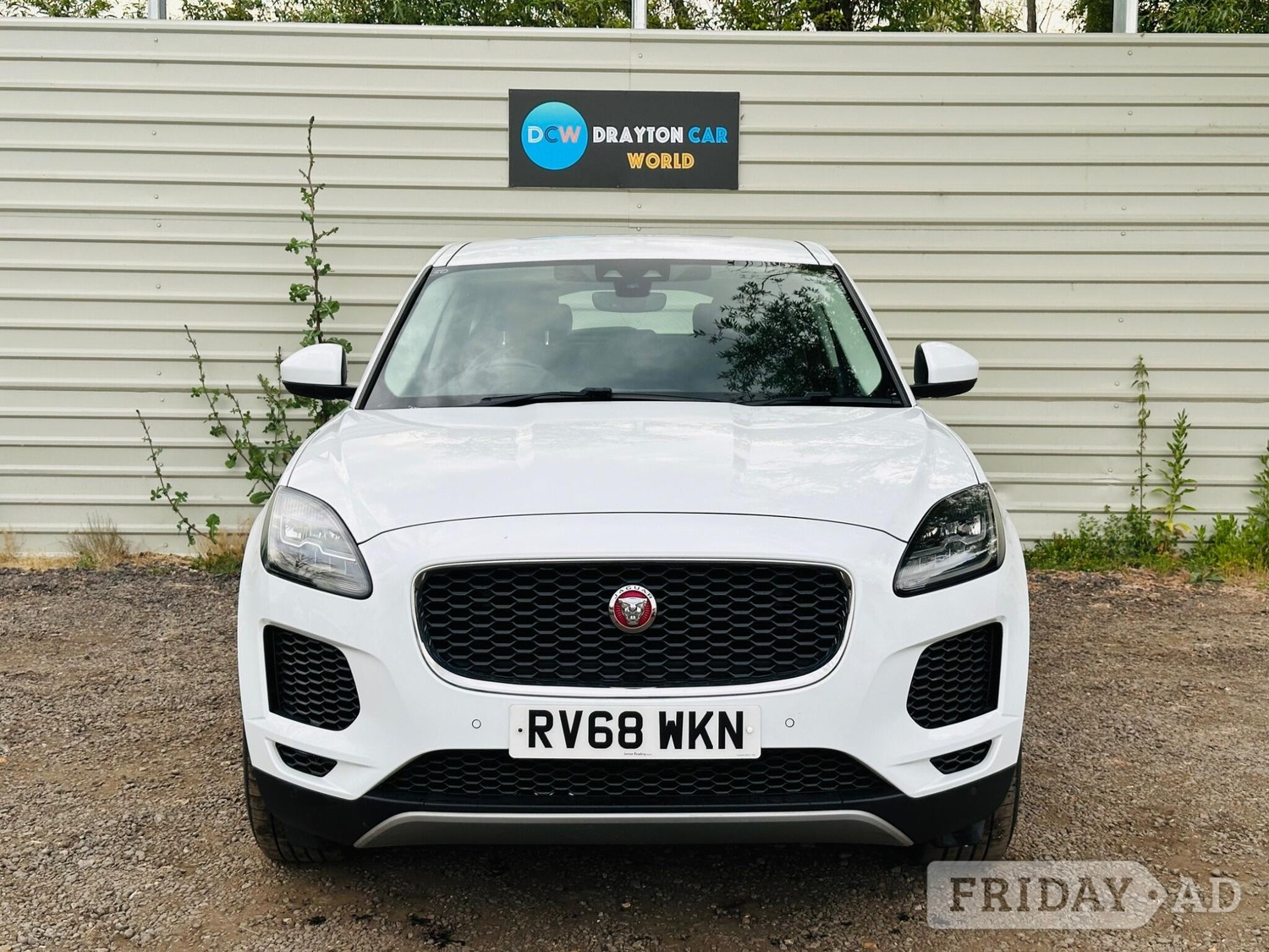 [ berth ]Jaguar E-Pace