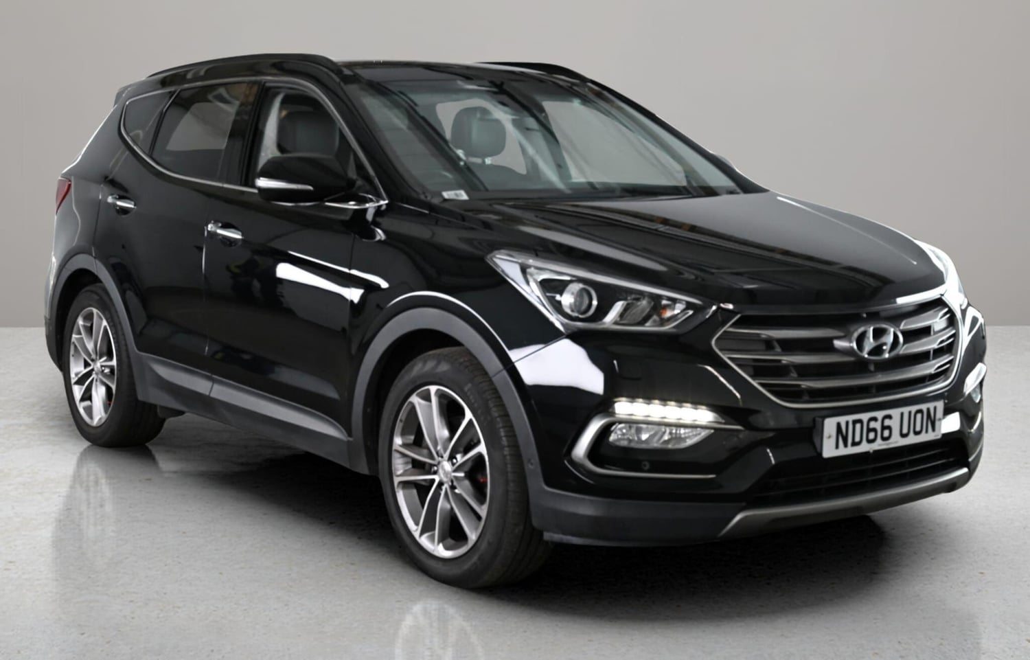 Hyundai Santa Fe 2017 in Hillingdon