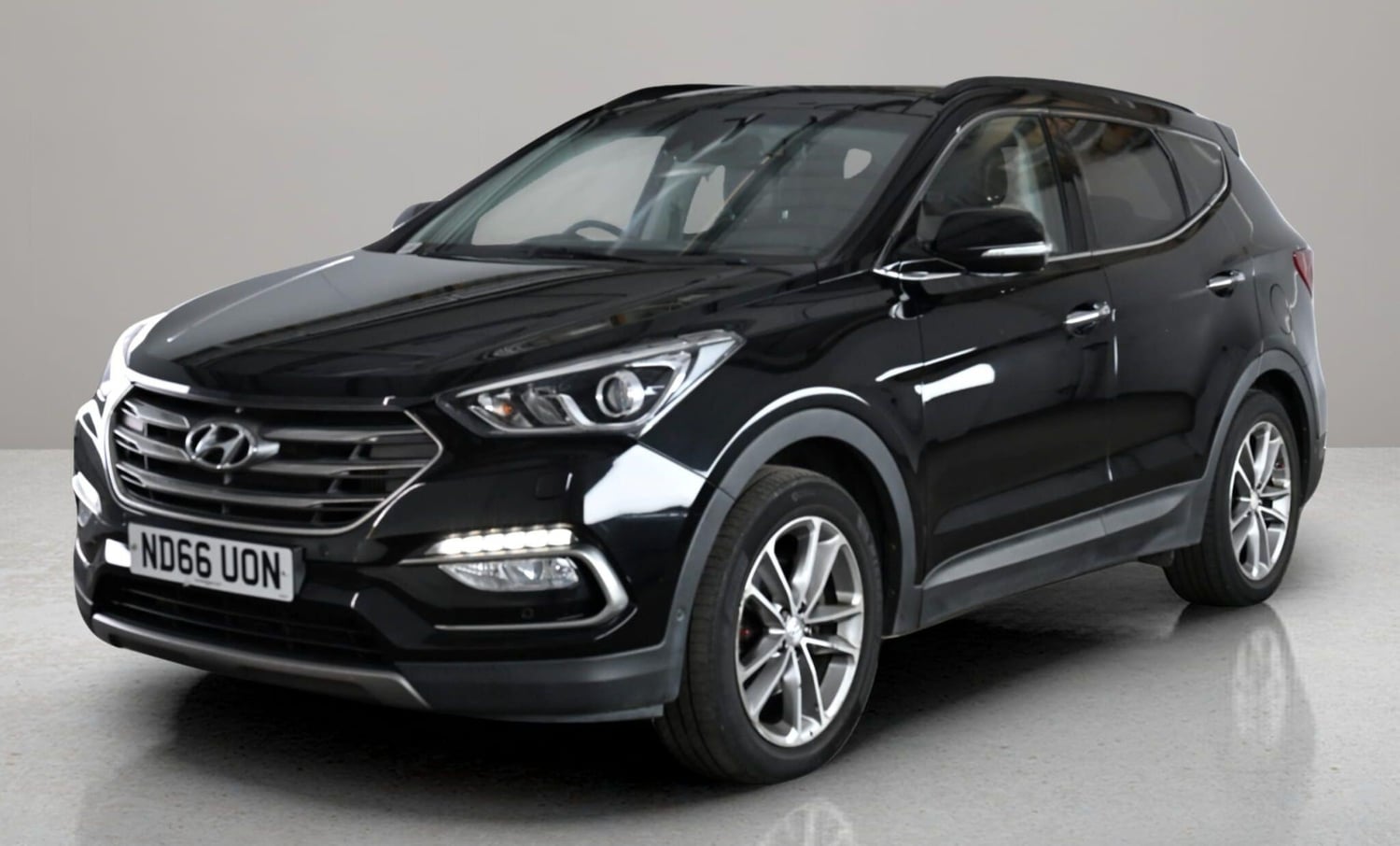 Hyundai Santa Fe 2017 - Cars in Hillingdon