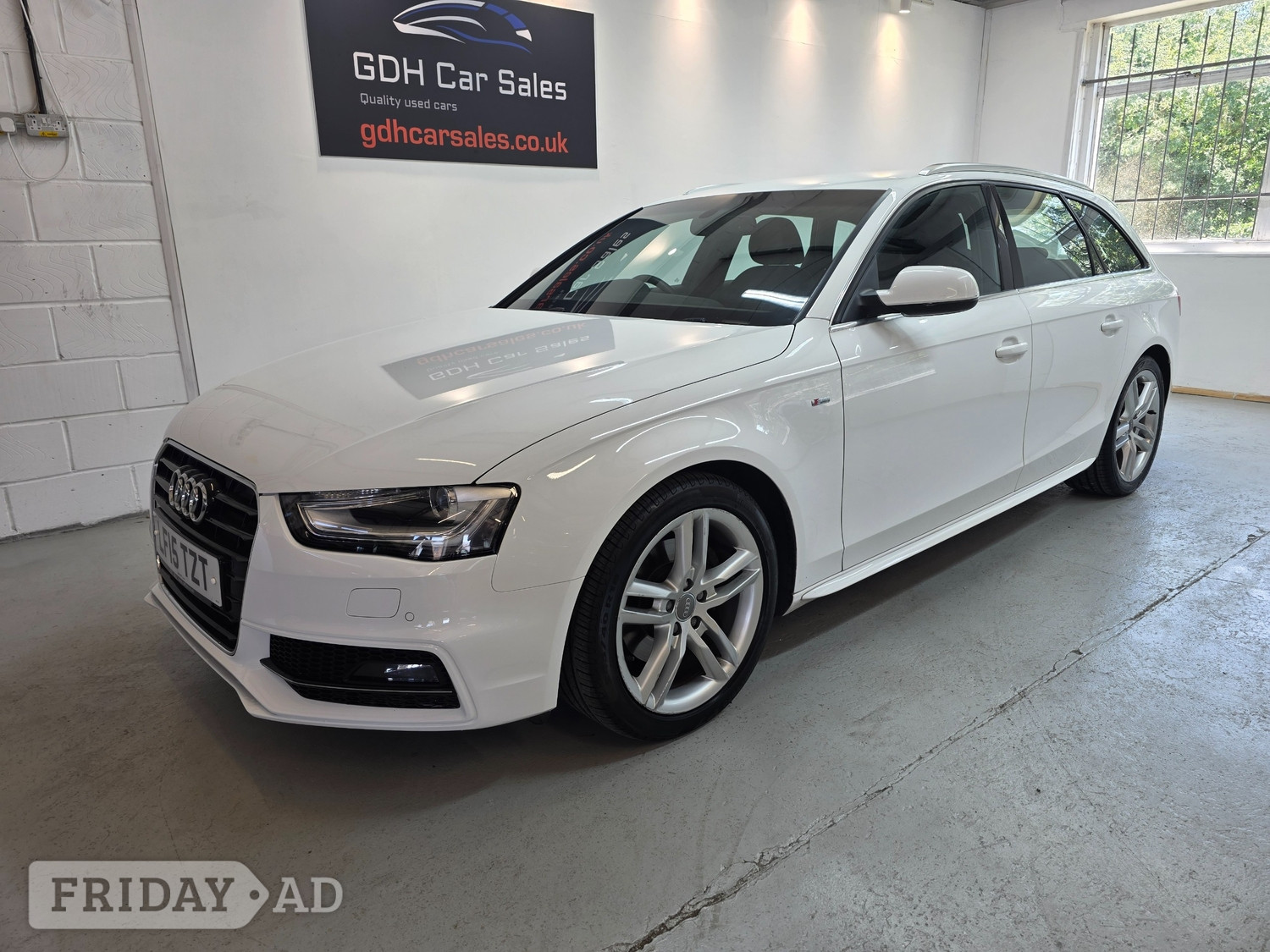 Audi A4 Avant 2015 in Storrington