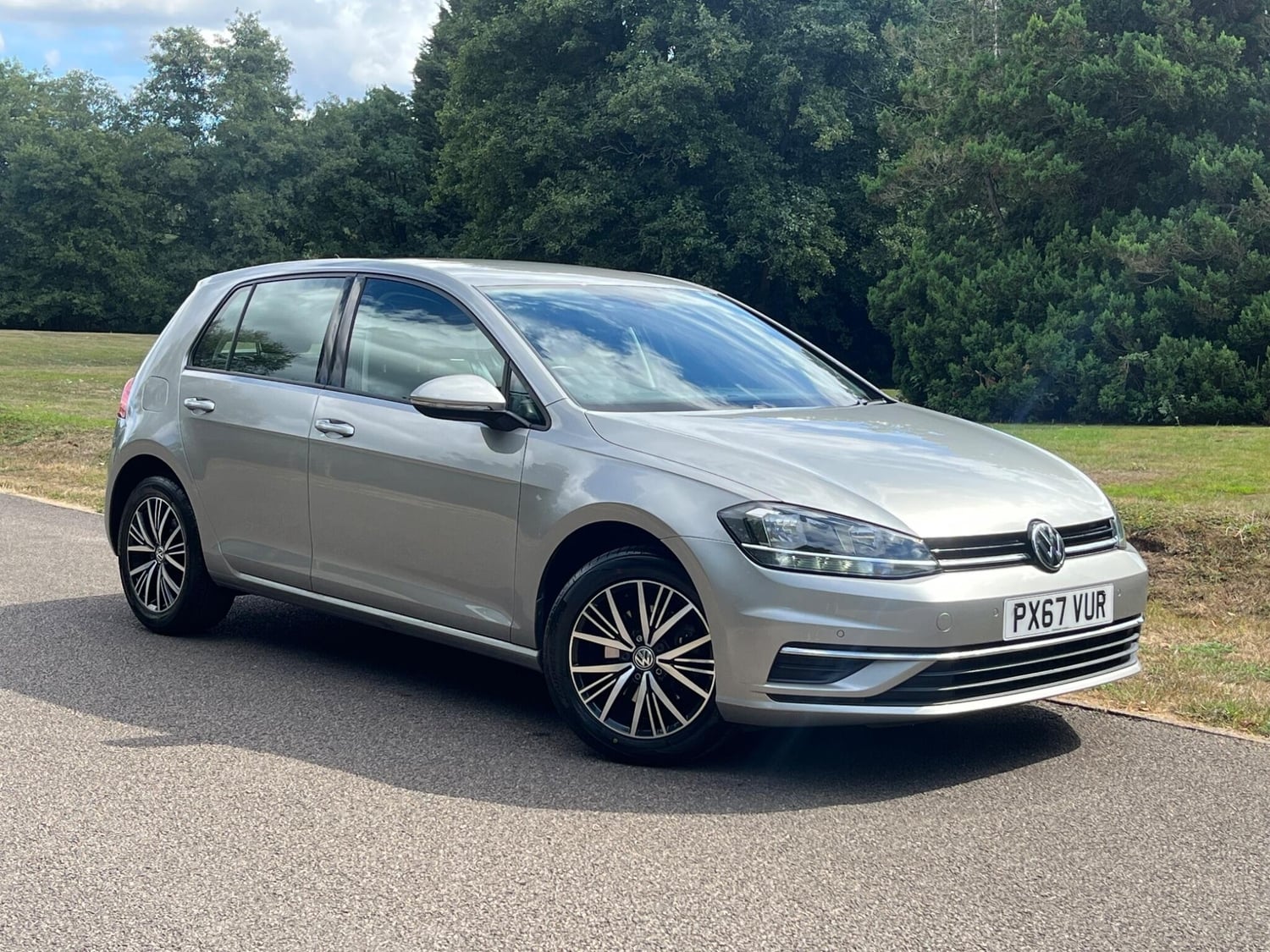 Volkswagen Golf 2017 - Cars in Addlestone