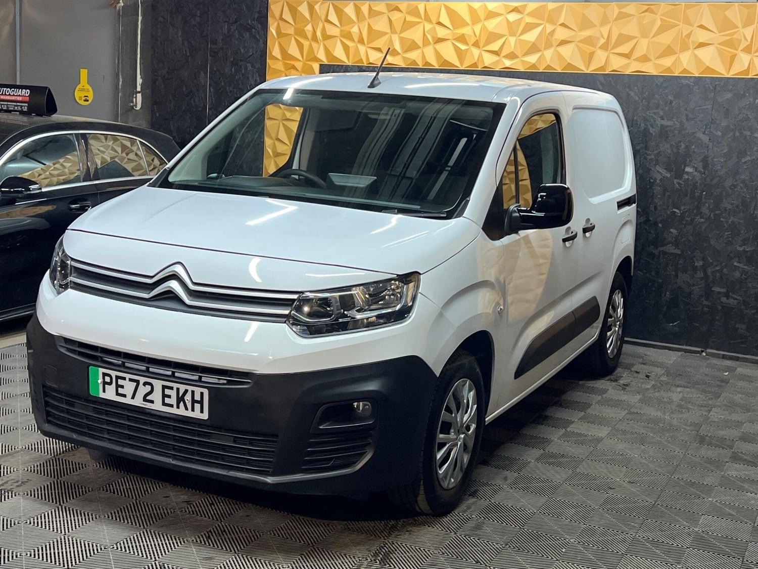 [ berth ]Citroen e-Berlingo