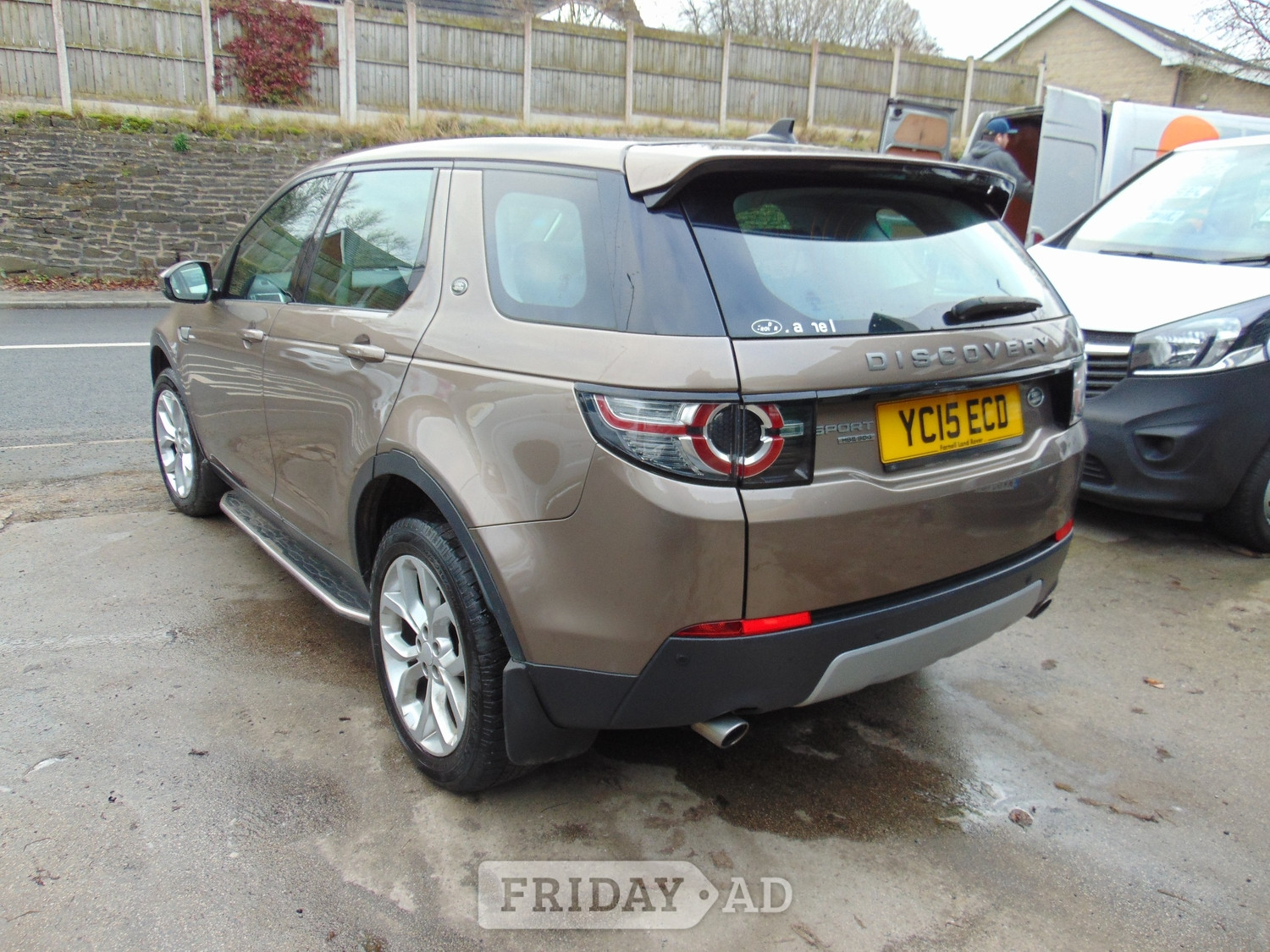 [ berth ]Land Rover Discovery Sport