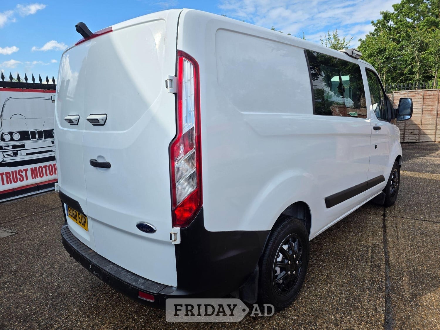 [ berth ]Ford Transit Custom