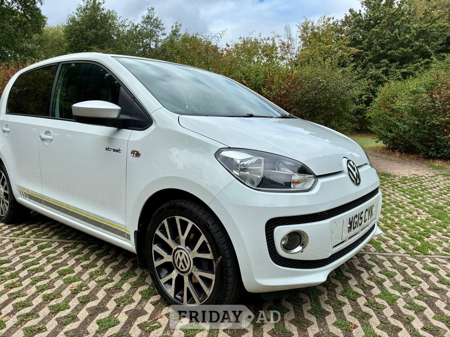 Volkswagen UP! 2015 - Cars