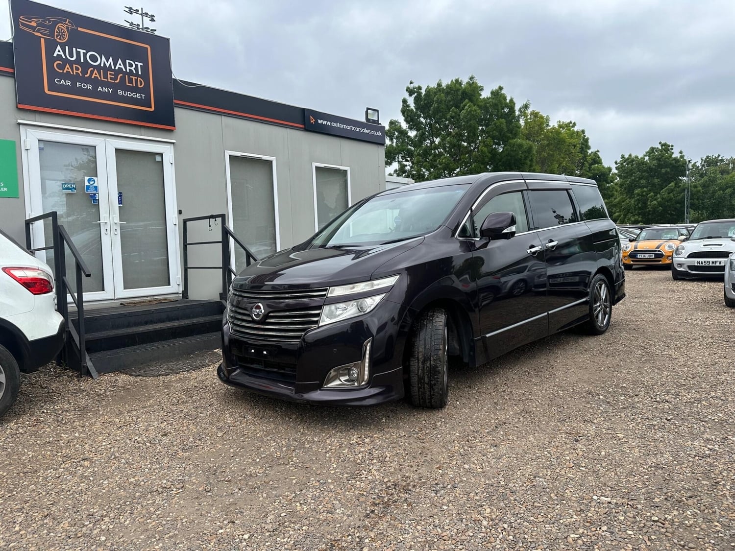 Nissan Elgrand 2012 - Cars