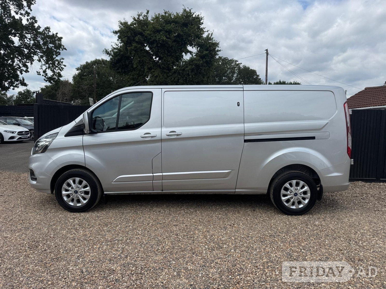 [ berth ]Ford Transit Custom