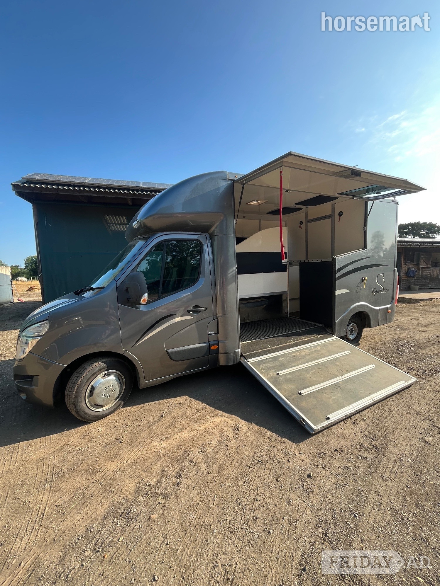 Equi-Star  Nissan Horsebox - Trailers & Horseboxes in Chobham