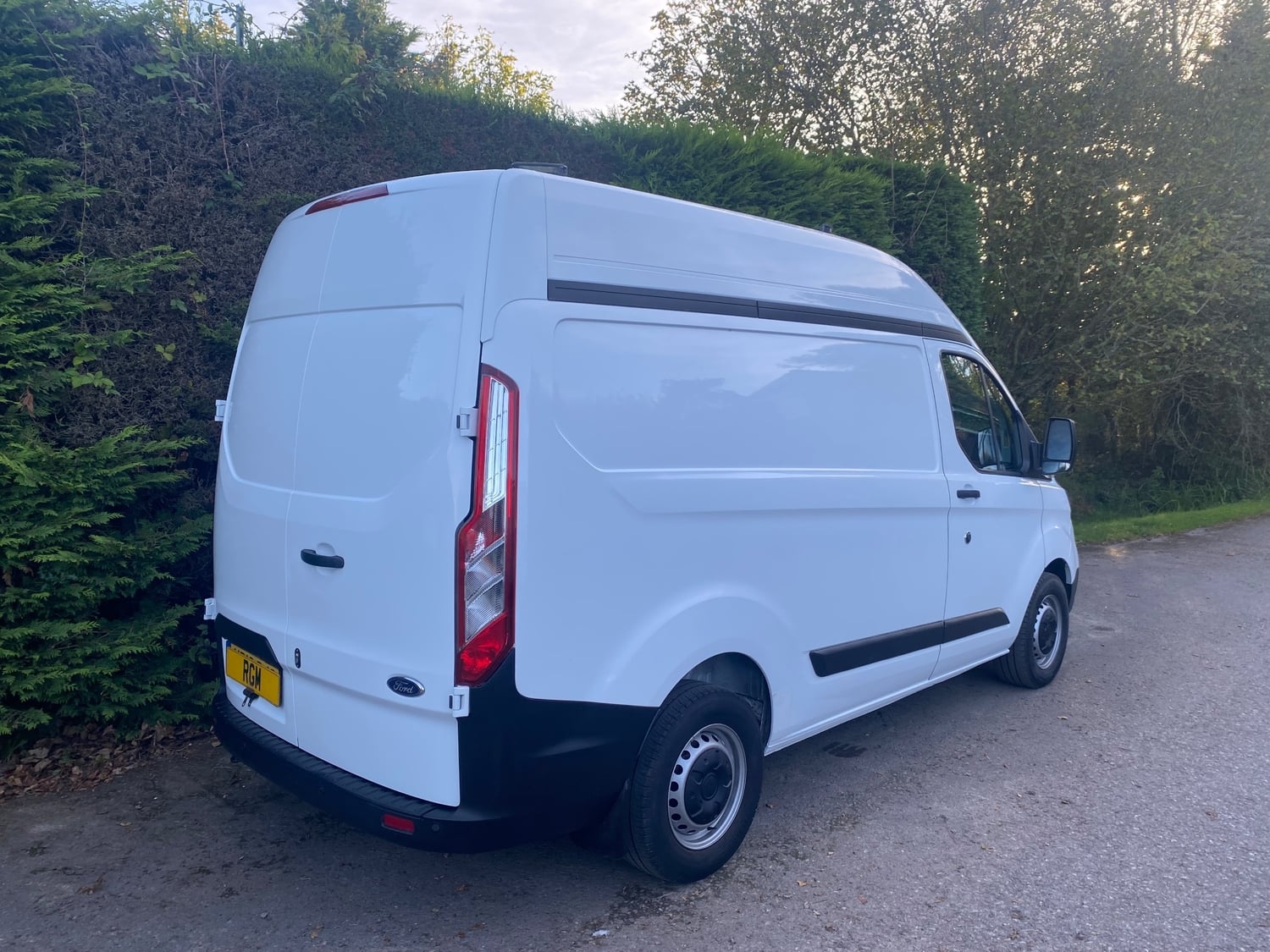 [ berth ]Ford Transit Custom