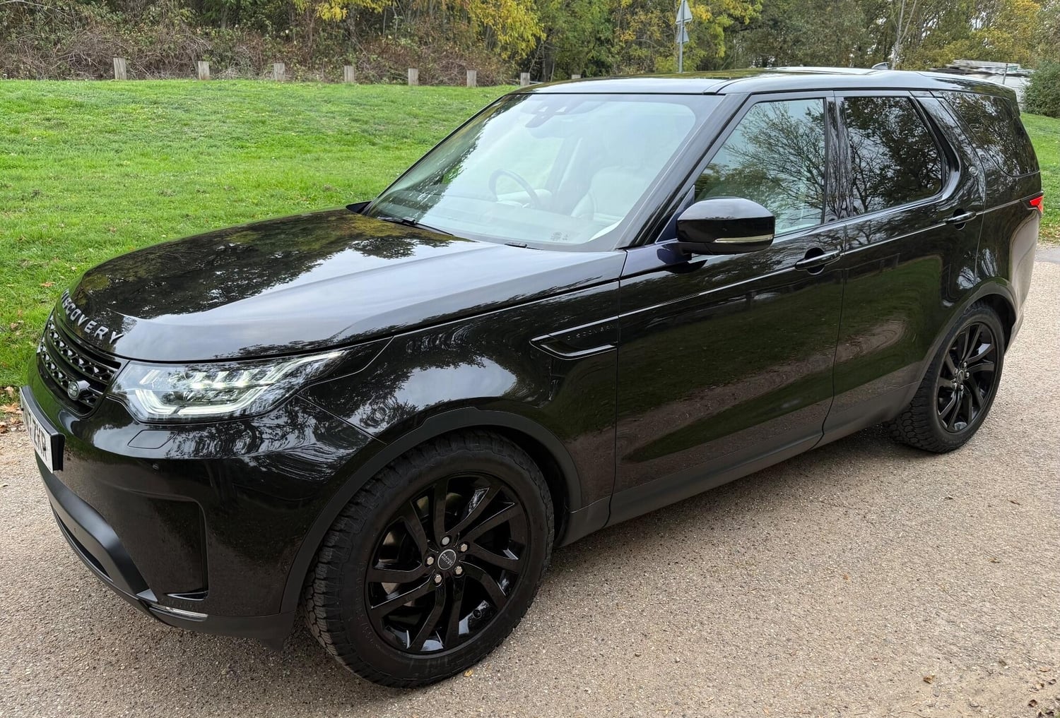 Land Rover Discovery 2017 - Cars in Waltham Abbey